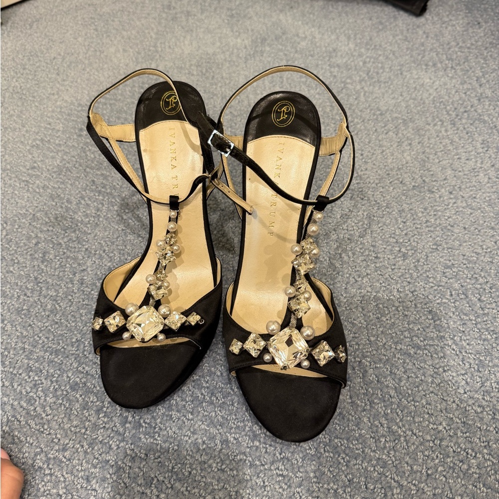 IVANKA TRUMP ALLUVIA Women Black Satin Sandals with Pearls & Crystals Host pick - Picture 3 of 14